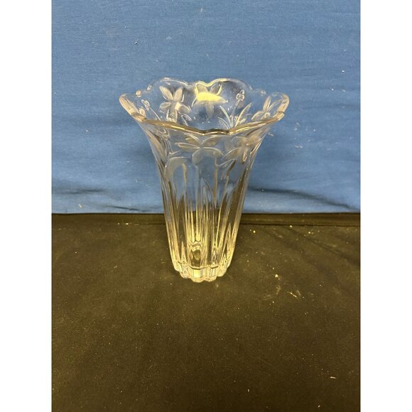 Vintage Clear Glass Floral Etched Vase 8" Tall Scalloped Edge Decorative Home Dé - Picture 1 of 2